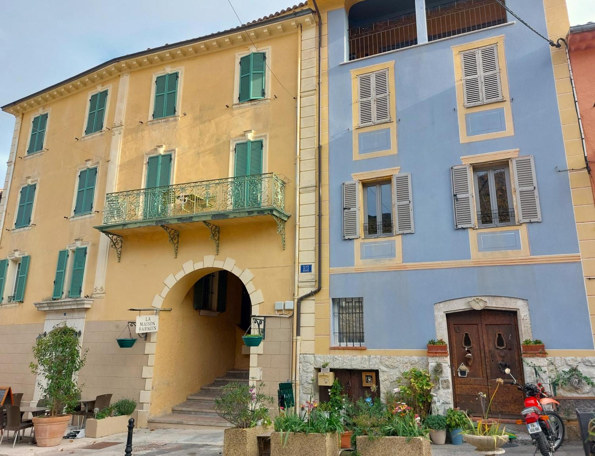 Entre mer et montagnes gîte d'étape la maison Barnoin et gîtes individuels Bouyon Exterior foto