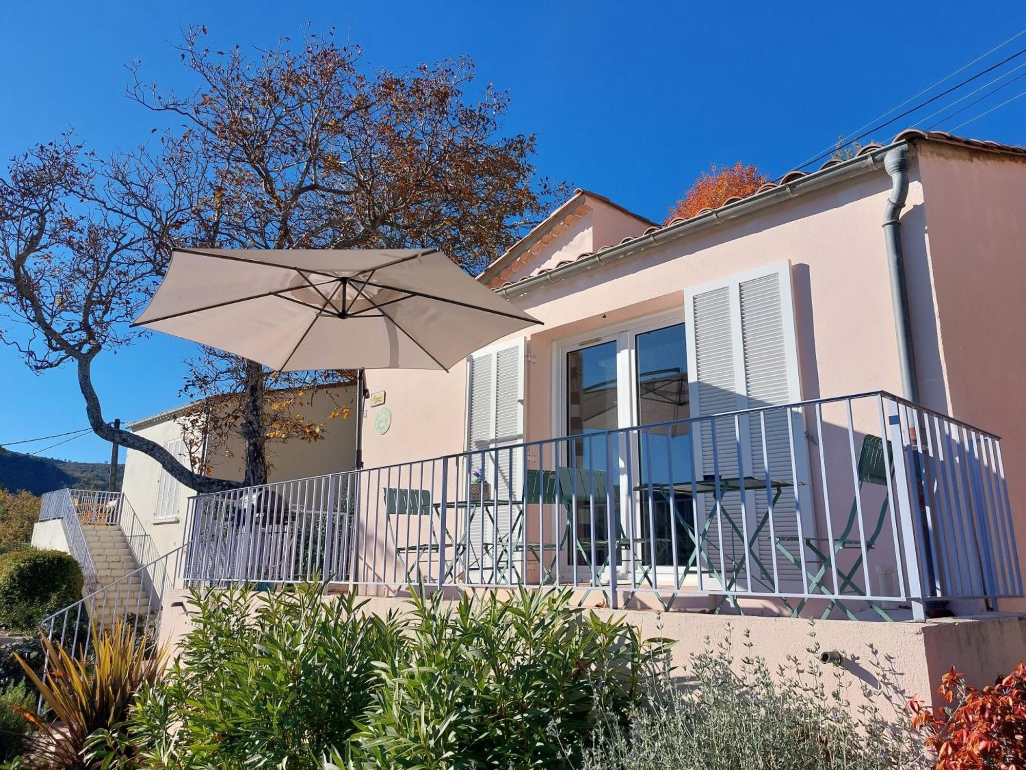 Entre mer et montagnes gîte d'étape la maison Barnoin et gîtes individuels Bouyon Exterior foto