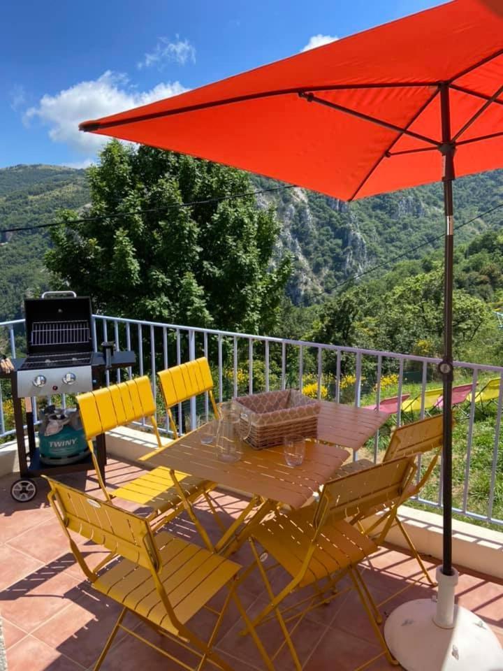 Entre mer et montagnes gîte d'étape la maison Barnoin et gîtes individuels Bouyon Exterior foto