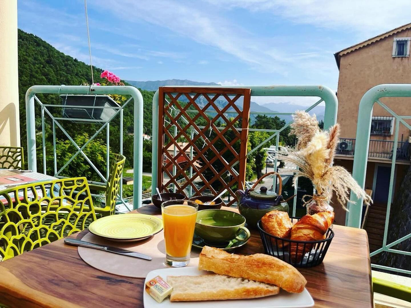 Entre mer et montagnes gîte d'étape la maison Barnoin et gîtes individuels Bouyon Exterior foto