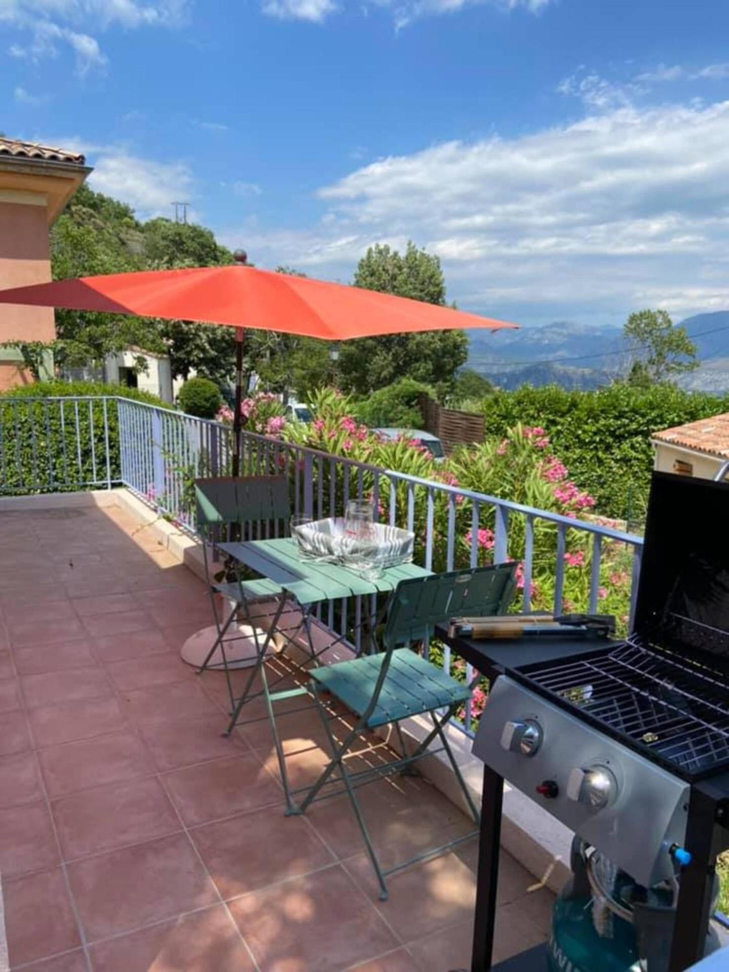 Entre mer et montagnes gîte d'étape la maison Barnoin et gîtes individuels Bouyon Exterior foto